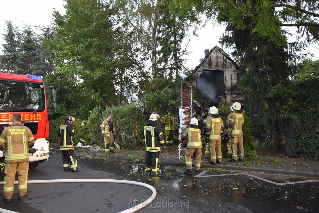 Grossfeuer Einfamilienhaus Siegburg Muehlengrabenstr P0839.JPG - Miklos Laubert